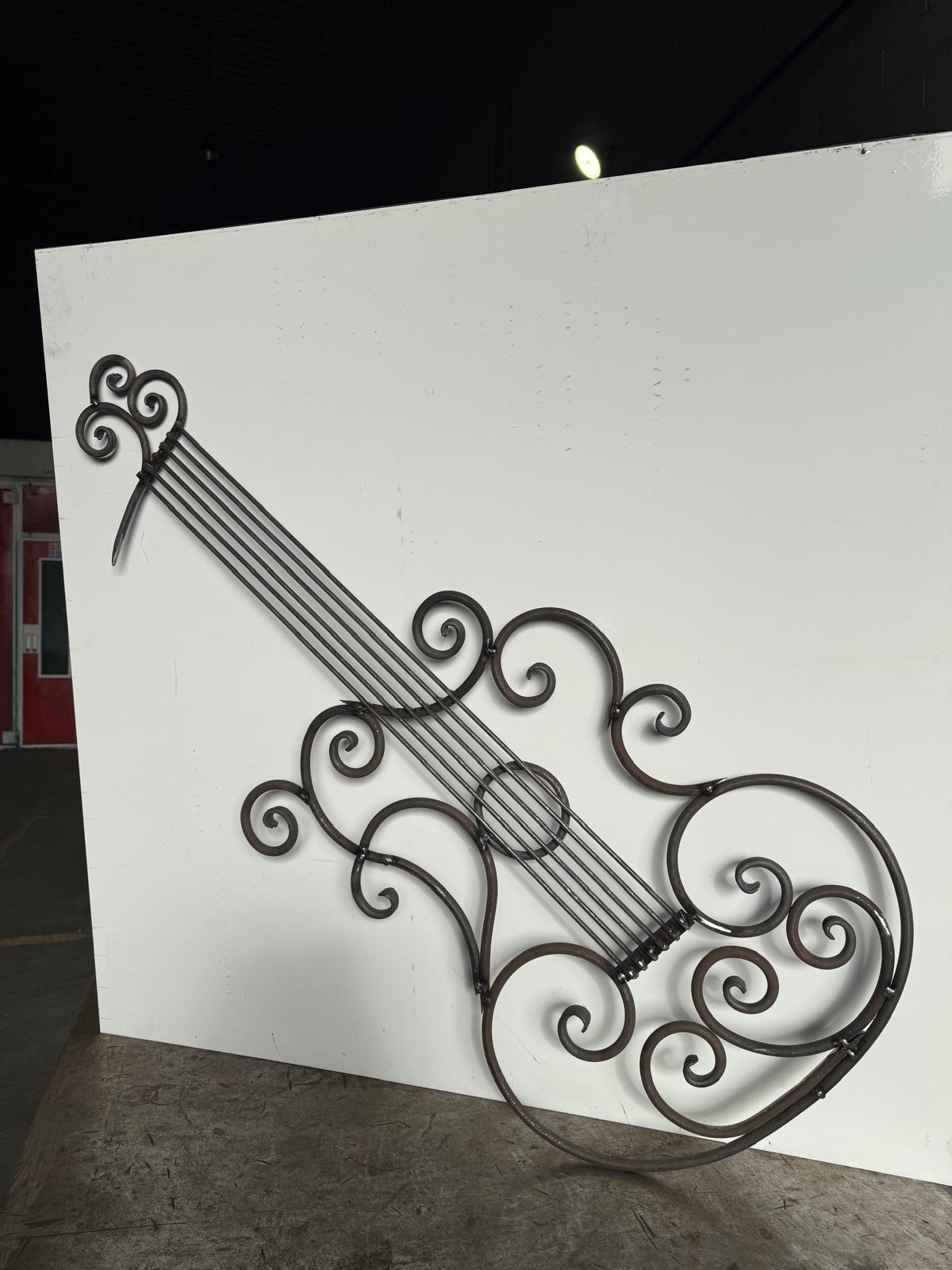 Guitarra em Ferro Forjado